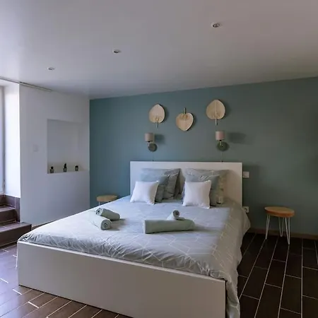 Lou Roucas : Agreable Maison De Village Avec Vue Fontaine-de-Vaucluse
