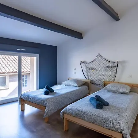 Lou Roucas : Agreable Maison De Village Avec Vue Holiday home Fontaine-de-Vaucluse
