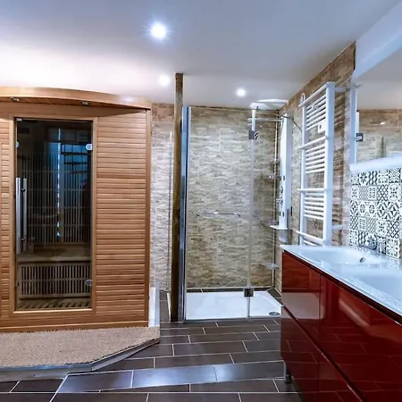 Holiday home Lou Roucas : Agreable Maison De Village Avec Vue *