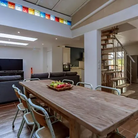 Lou Roucas : Agreable Maison De Village Avec Vue Holiday home