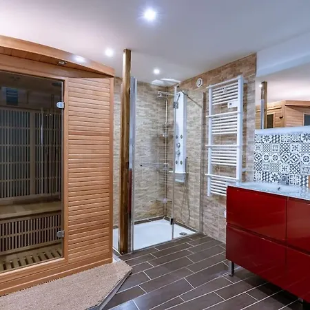 Holiday home Lou Roucas : Agreable Maison De Village Avec Vue Fontaine-de-Vaucluse