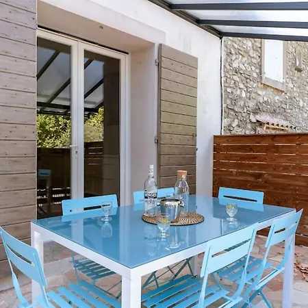 Lou Roucas : Agreable Maison De Village Avec Vue Holiday home Fontaine-de-Vaucluse