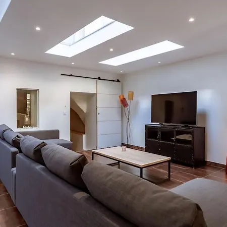 Lou Roucas : Agreable Maison De Village Avec Vue *