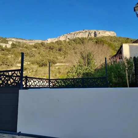 Holiday home Lou Roucas : Agreable Maison De Village Avec Vue Fontaine-de-Vaucluse